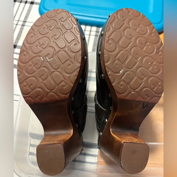 Women’s UGG clogs - Picture 3 of 6